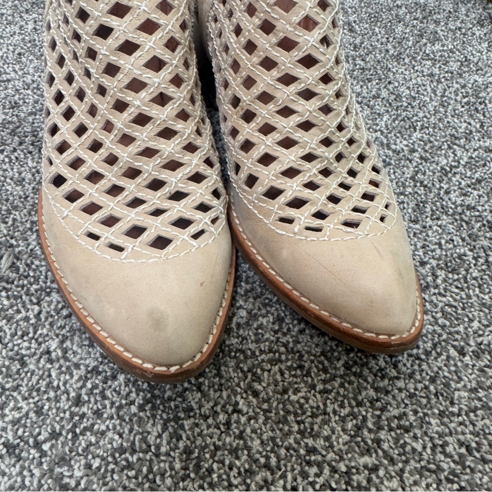 Jeffery Campbell Anthropologie Taggart Tan Beige Cutout Booties Ankle Boots 9.5 - Picture 3 of 10